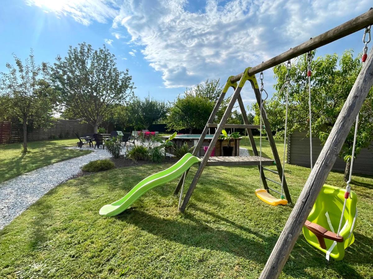 Les Regniers - 2 Gites Voisins Pour Familles Et Groupes Eynesse Exterior photo