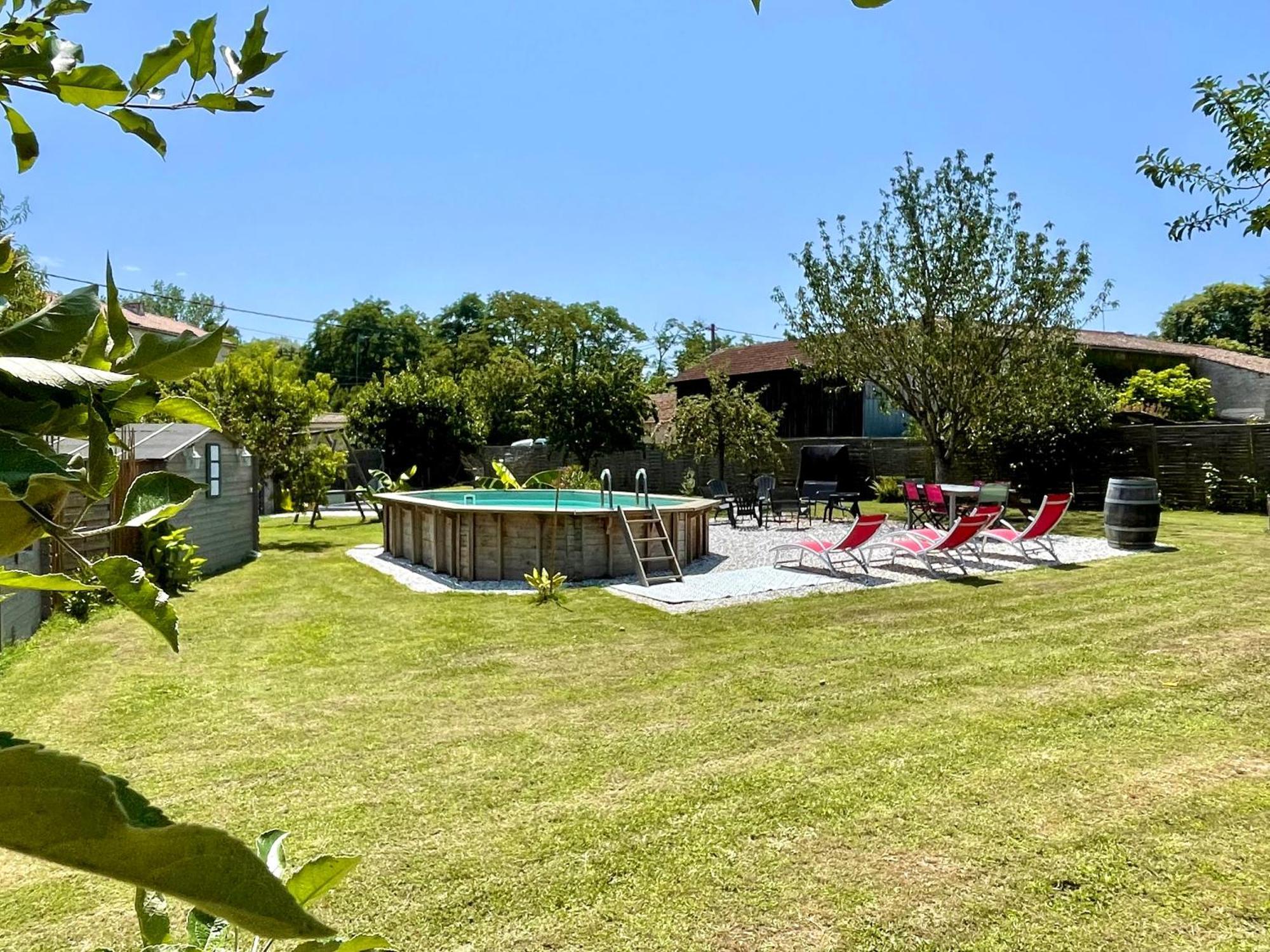 Les Regniers - 2 Gites Voisins Pour Familles Et Groupes Eynesse Exterior photo