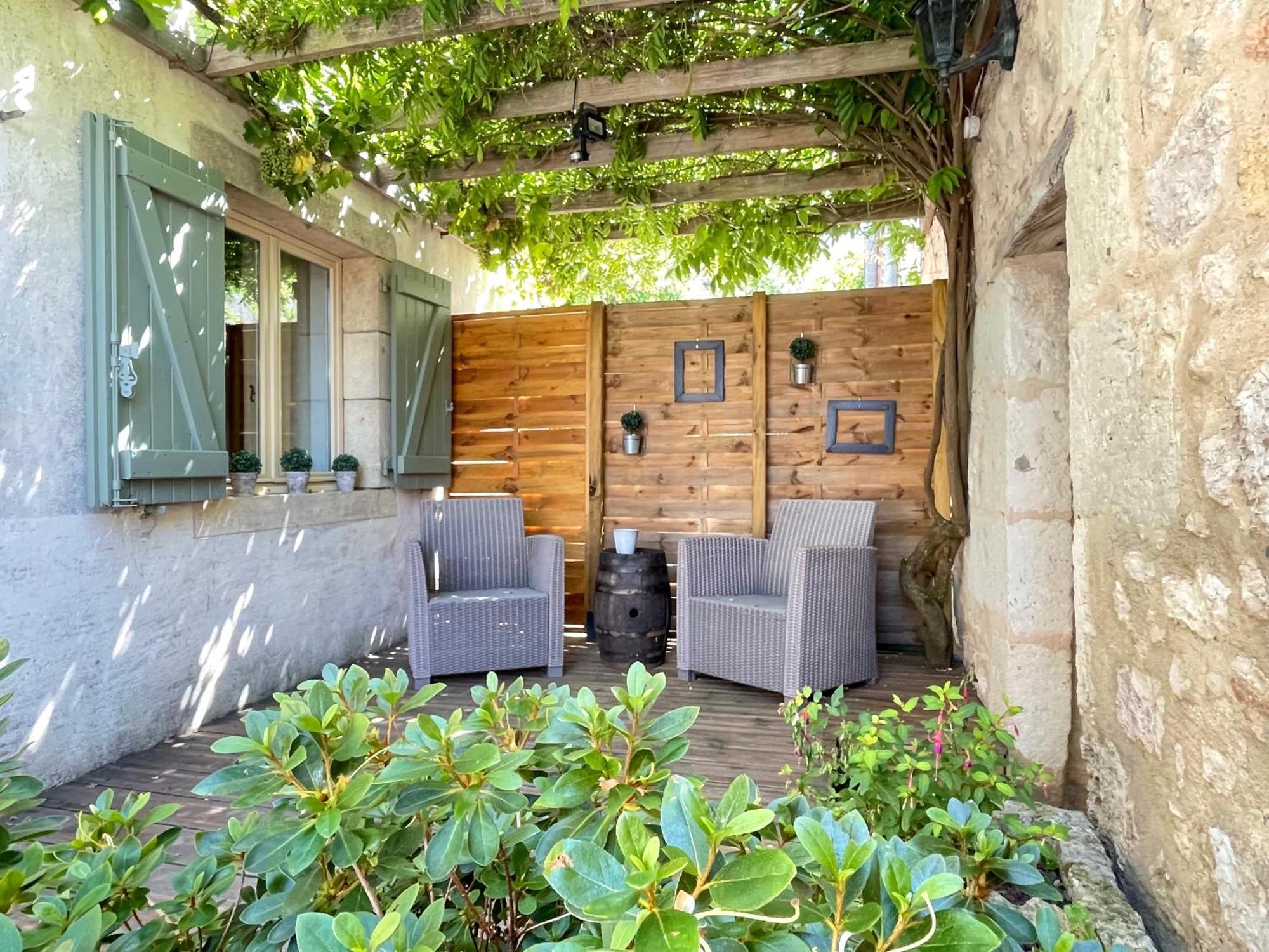 Les Regniers - 2 Gites Voisins Pour Familles Et Groupes Eynesse Exterior photo