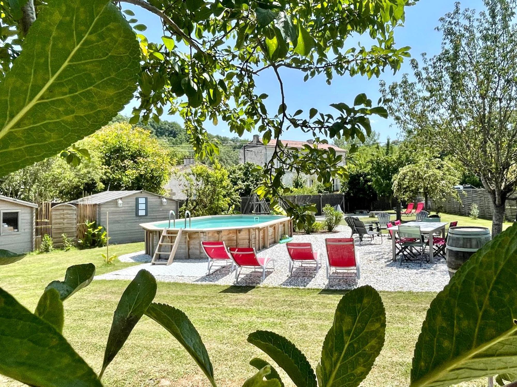 Les Regniers - 2 Gites Voisins Pour Familles Et Groupes Eynesse Exterior photo