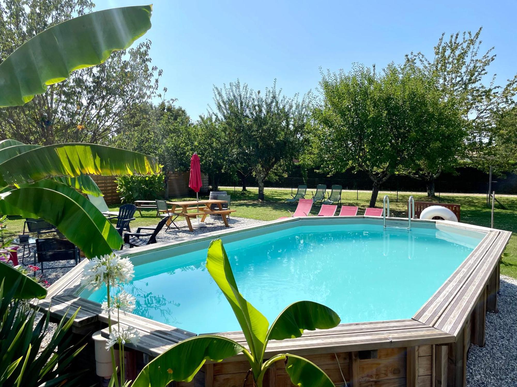 Les Regniers - 2 Gites Voisins Pour Familles Et Groupes Eynesse Exterior photo